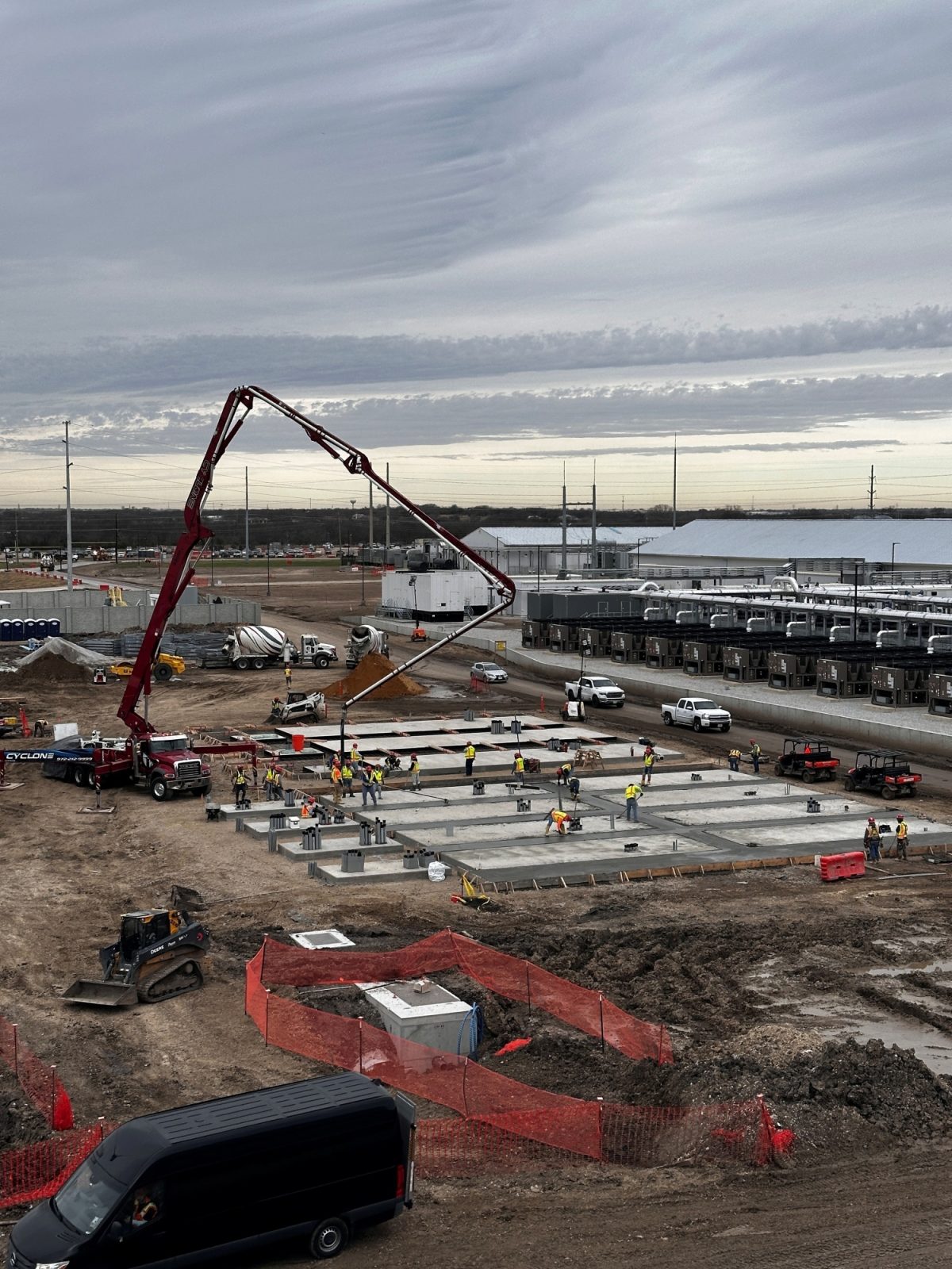 T5 data center concrete pour with pump